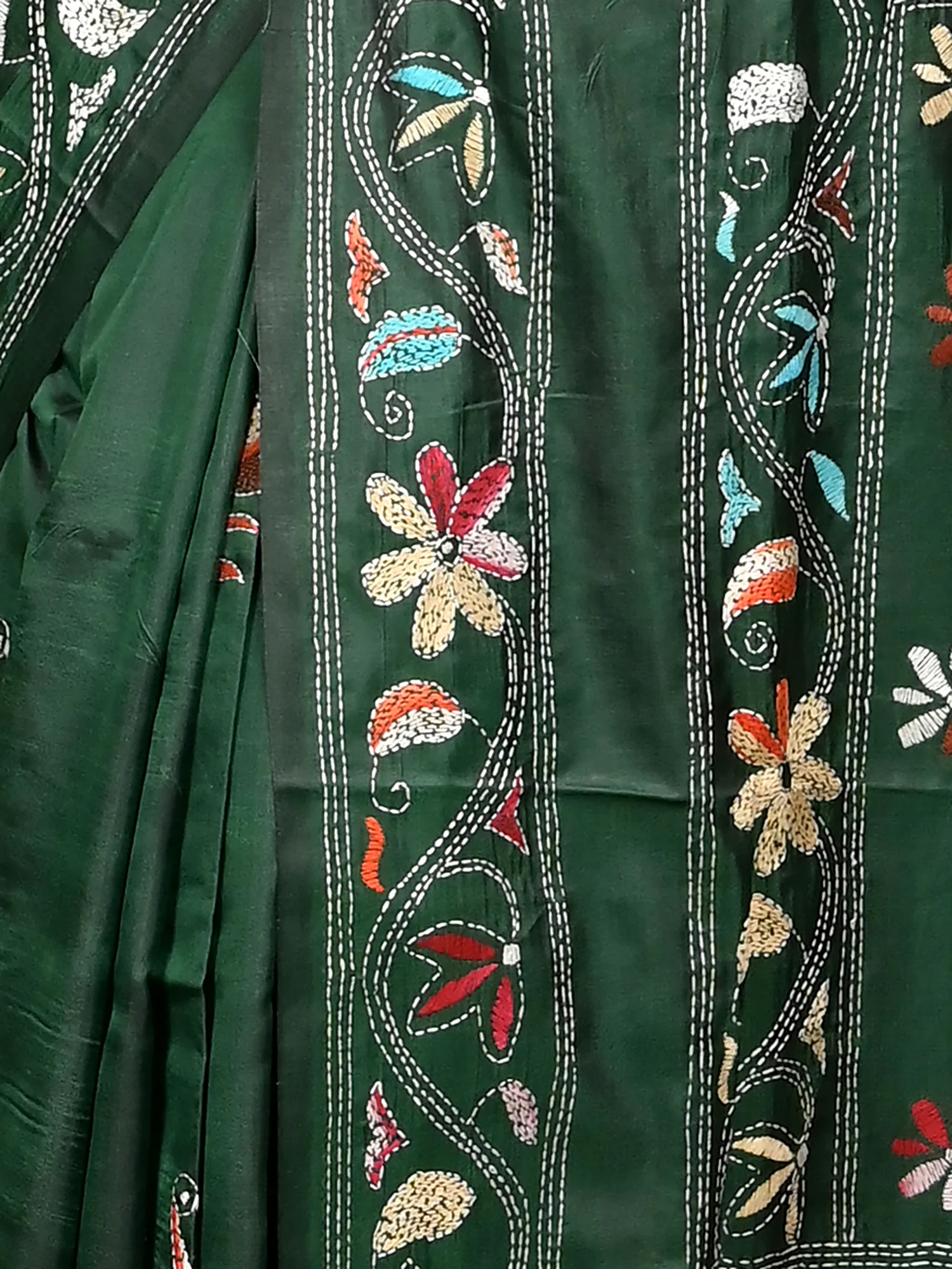 Dark Green Cotton Bolpur Kantha Stitch Saree (17)